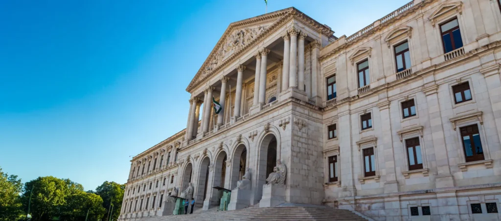 Portugals-Parliament-Approves (1)